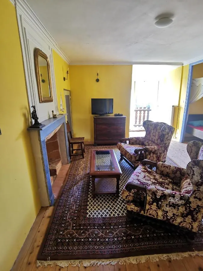 Chateau De Montegut Hotel 0*, Montegut (Hautes-Pyrenees)