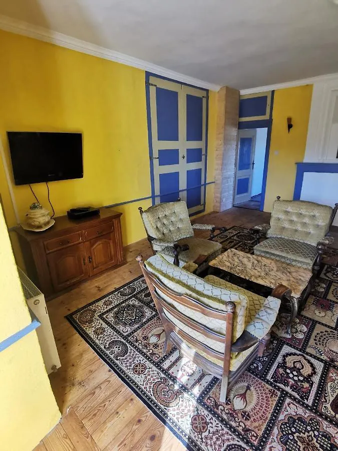 Chateau De Montegut Hotel 0*, Montegut (Hautes-Pyrenees) France