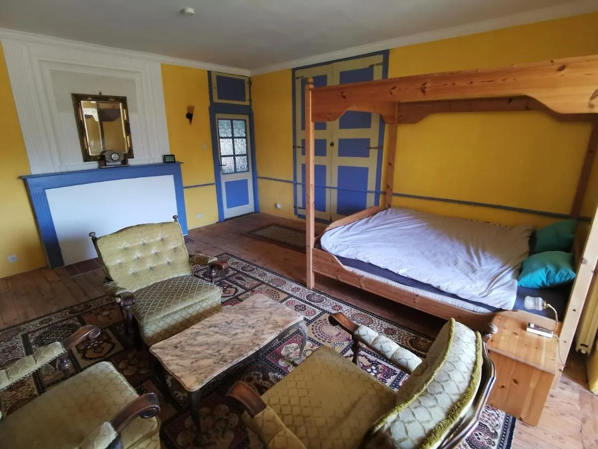 Chateau De Montegut Hotel 0*, Montegut (Hautes-Pyrenees)